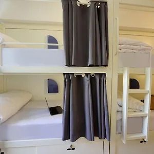  Hostel Room00